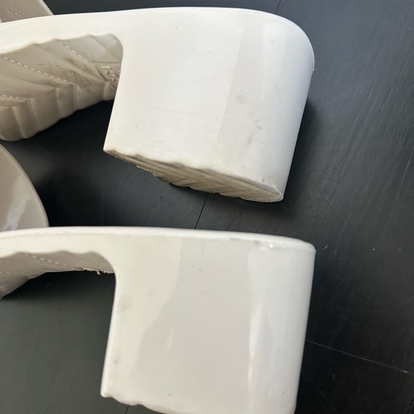 Gucci Women's Cream Slide Rubber Sandals - Picture 8 of 11